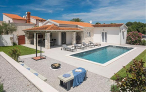 2 Bedroom Nice Home In Sveti Lovrec Pazenati